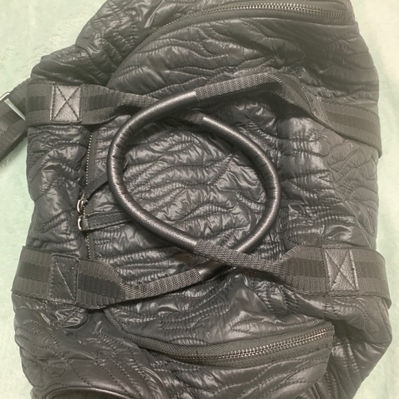 Minnie Rose tote black nylon quilted over nite bag 2 handles roomy good carry on - Picture 3 of 10